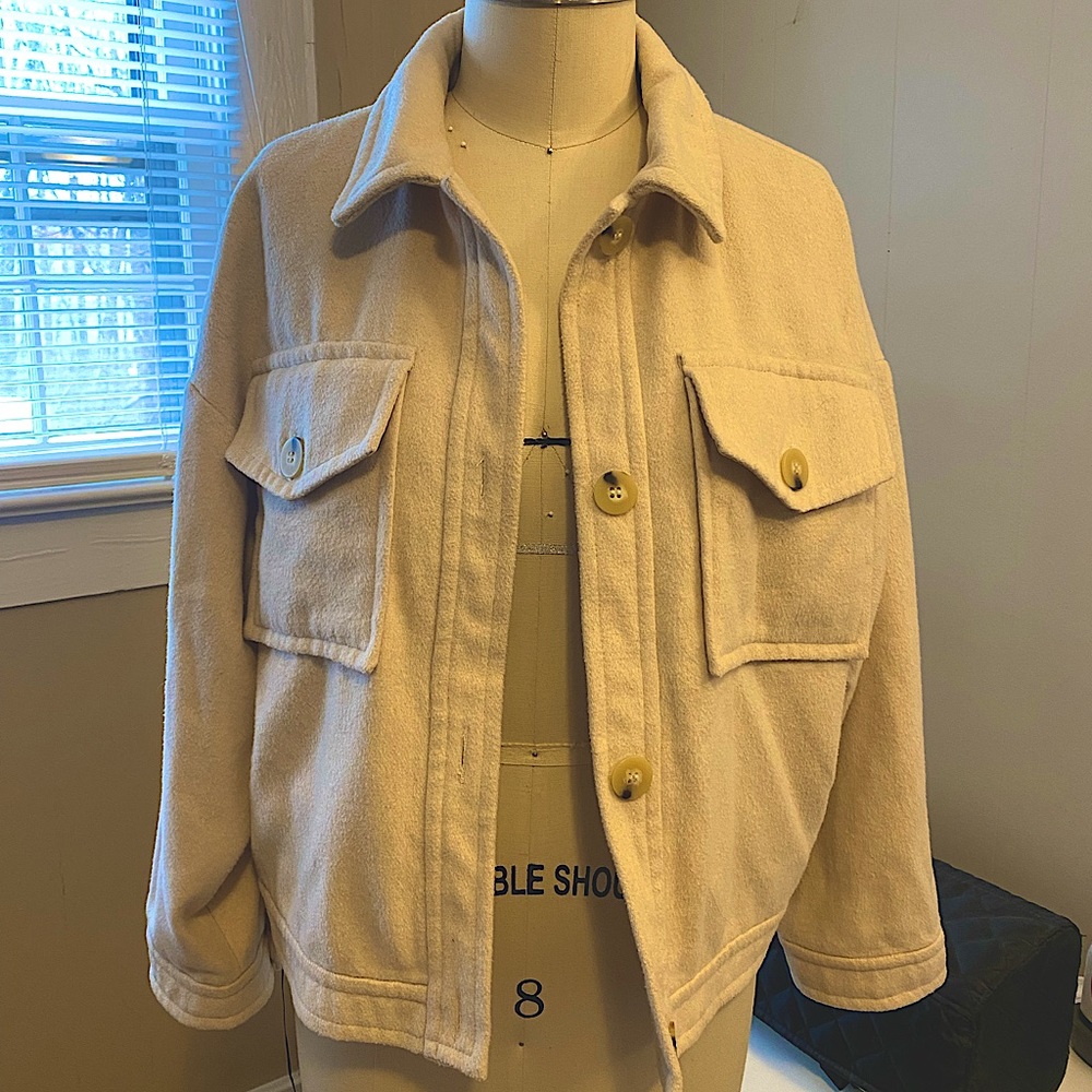 Time and Tru Cream Shirt Jacket. Used like new. Women’s small.